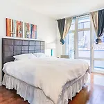 Unbeatable Apartment In Midtown Manhattan